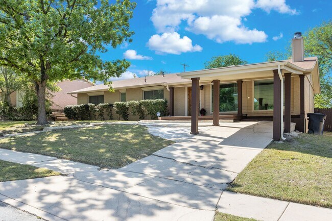 Building Photo - 3-BEDROOM IN CROWNHILL ACRES, ALAMO HEIGHT...
