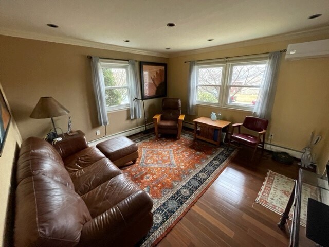 Living Room - 1936 W Washington St