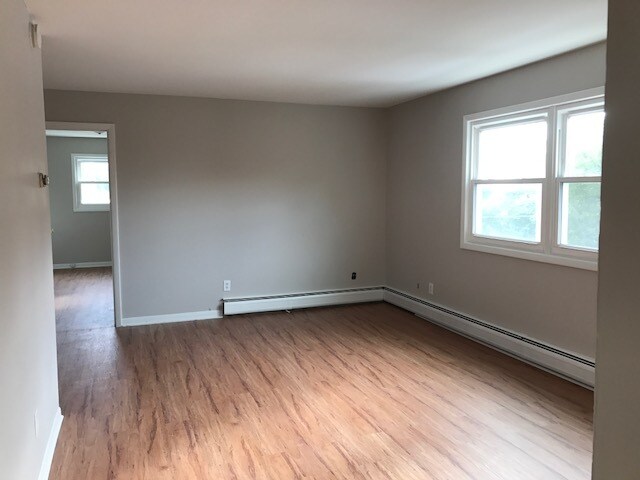 Building Photo - 304 Hankes Ave