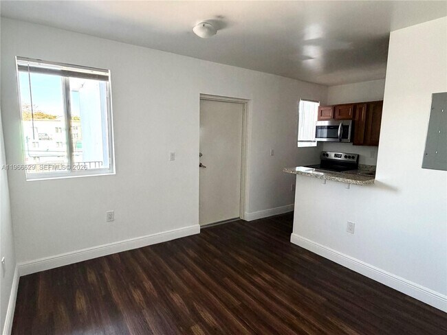 Foto del edificio - 535 NW 7th St