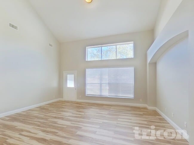 Building Photo - 243 Tower View Dr W