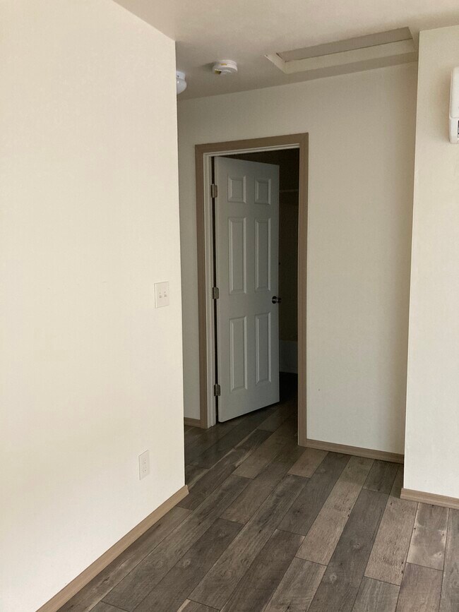 Foto del edificio - 3200 N Victor Rd