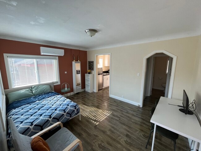 Building Photo - 2110 Keith St