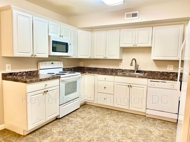 Foto del edificio - 17405 Pipers Way