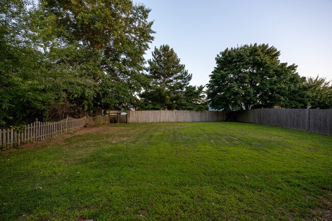Building Photo - 41 Country Hollow Cir