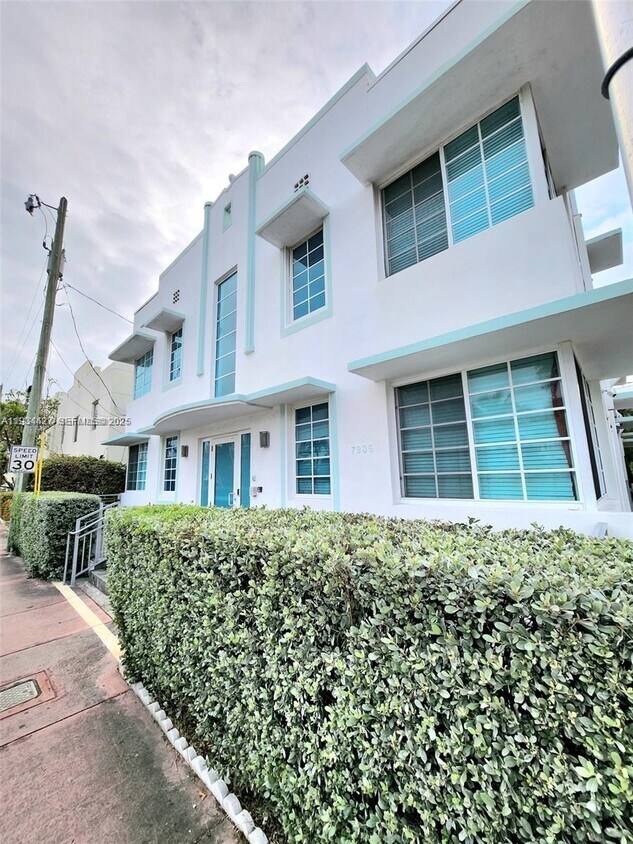 Foto del edificio - 7936 Harding Ave