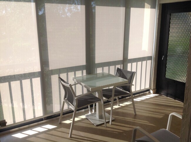 Foto del edificio - 221 Pine HOV Cir