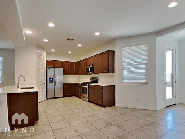 Building Photo - 17027 W Echo Ln