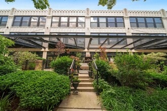 Building Photo - 1070 W 15th St