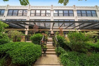 Building Photo - 1070 W 15th St