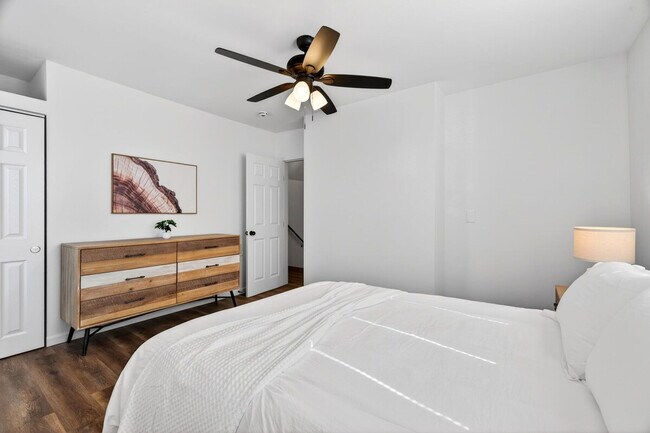 Foto del edificio - 6559 Hoffman Ave