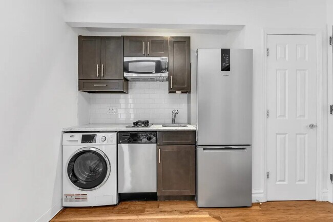 Foto del edificio - 325 E 10th St