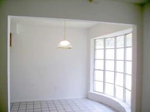 Building Photo - 810 Terryhollow St
