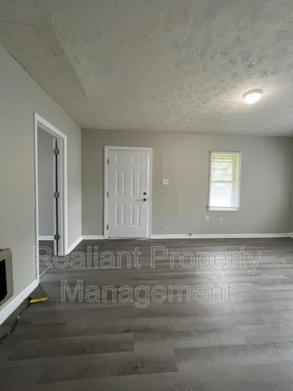 Building Photo - 710 E Chestnut St