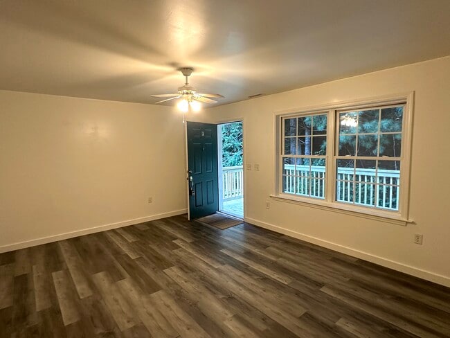 Foto del edificio - 296 Gap Creek Rd