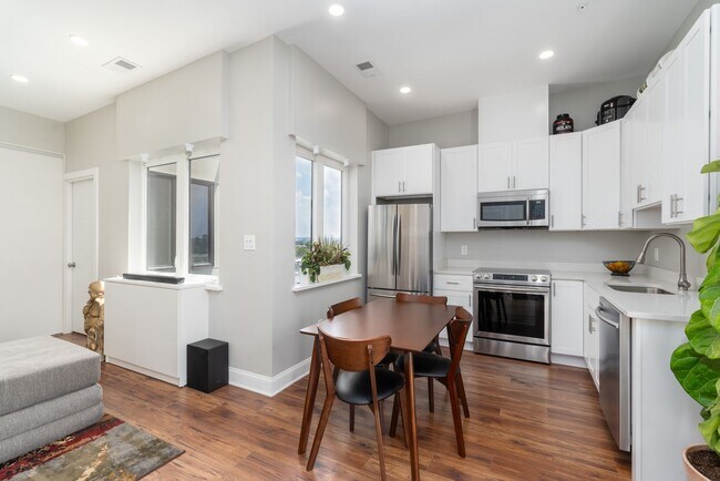 Foto del edificio - Top-Floor Petworth Studio with Private Ter...