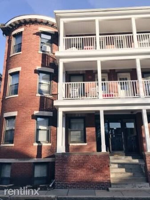 Primary Photo - 32 Linden St