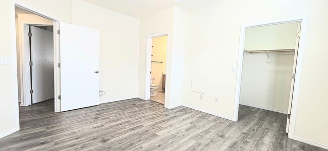Building Photo - Beautiful 3 Bedroom, 2 Bath Condo In The NE!