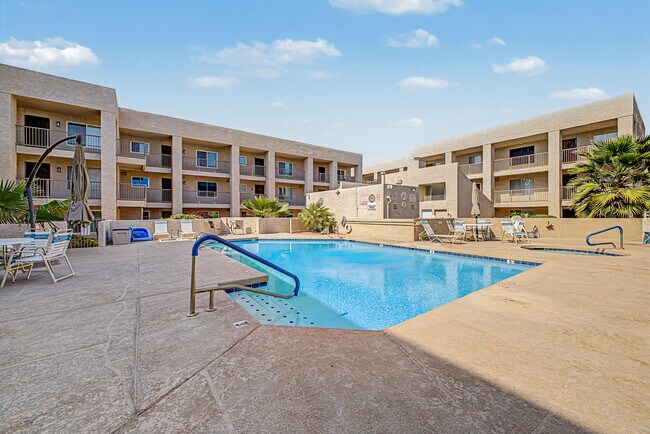 Foto del edificio - 7474 E Earll Dr