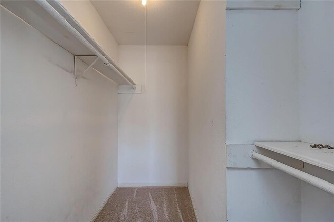 Building Photo - 811 Threadneedle St
