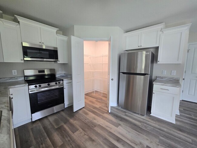 Foto del edificio - Brand new unfurnished 2 bedroom, 1 bath du...