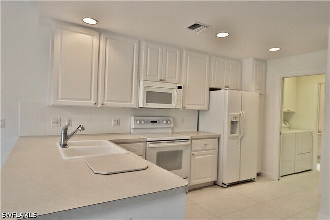 Foto del edificio - 6182 Towncenter Cir