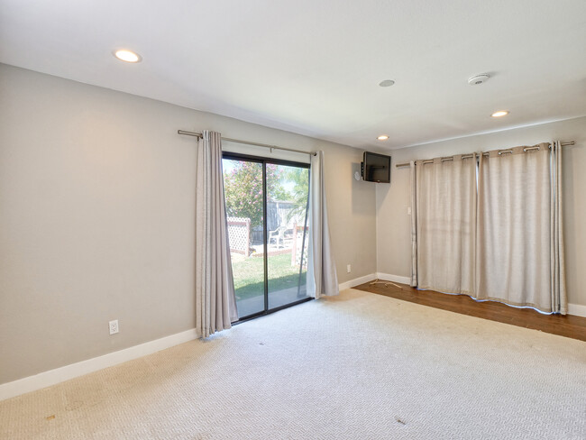 Bedroom - 603 Foxhaven Plz