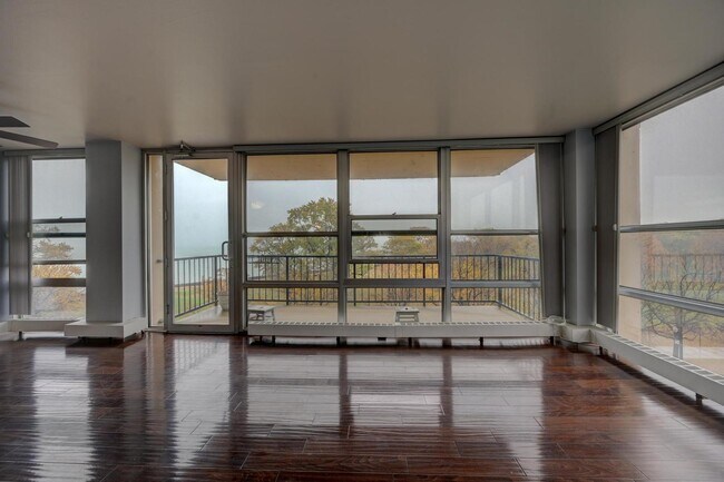 Building Photo - 6730 S South Shore Dr