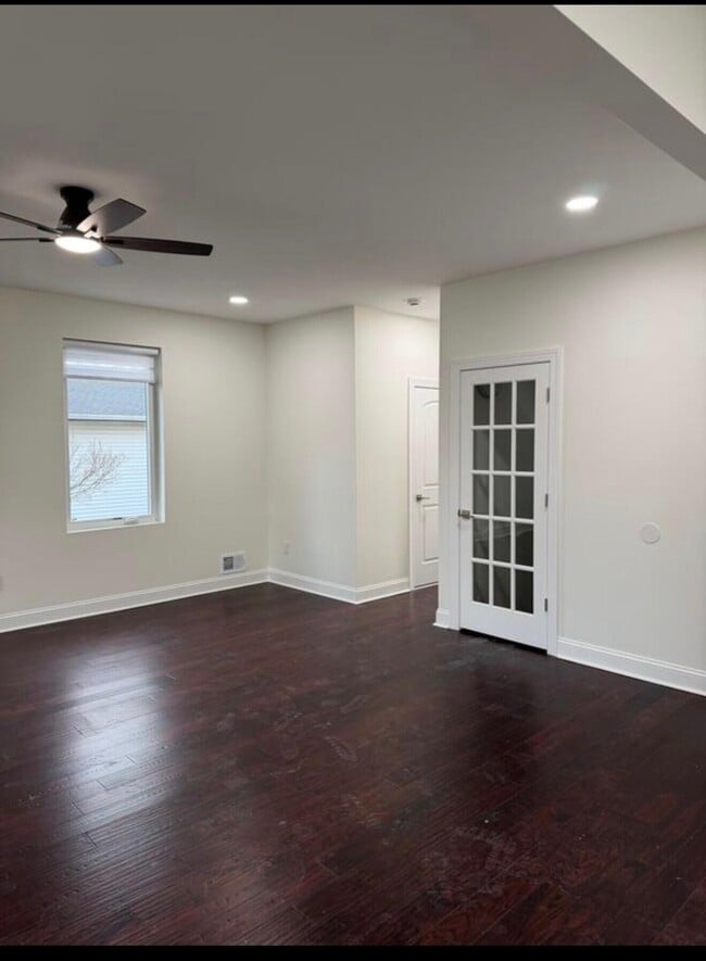 Building Photo - 3455 La Salle Dr