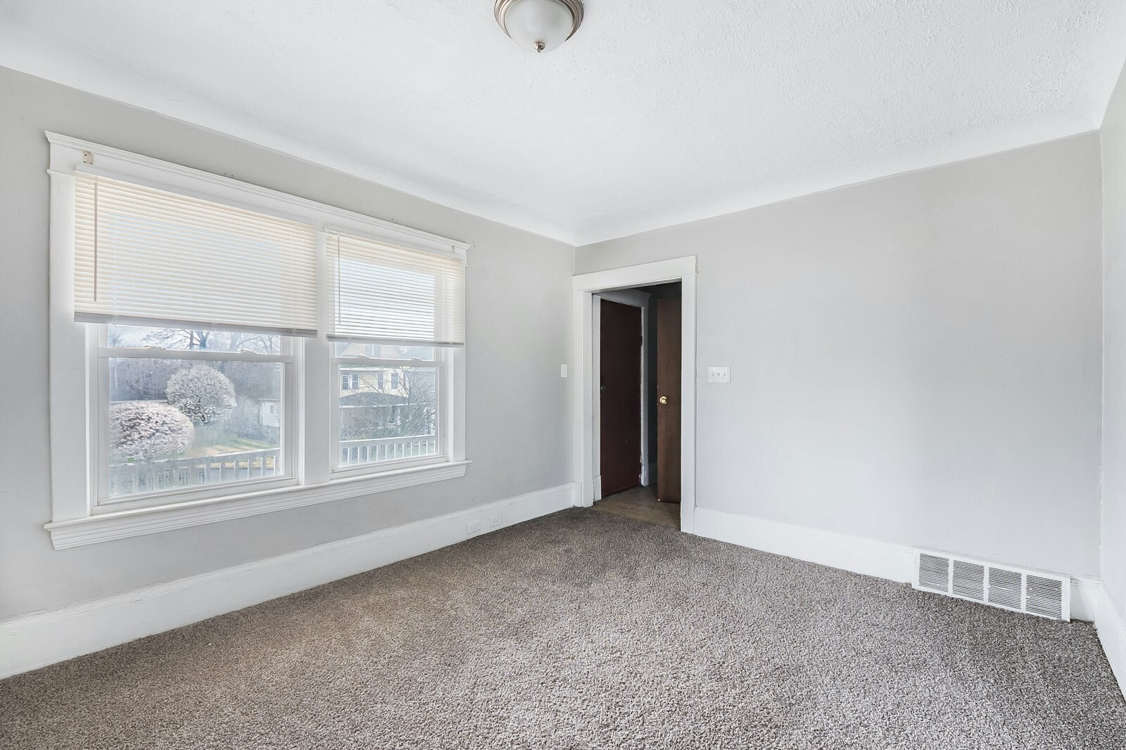 10516 Massie Ave Cleveland, OH 44108 – photo 4
