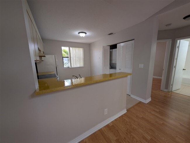 Foto del edificio - 5741 Riverside Dr