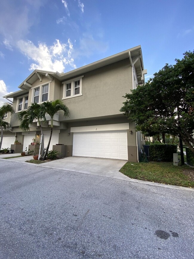 Building Photo - 939 Millbrae Ct