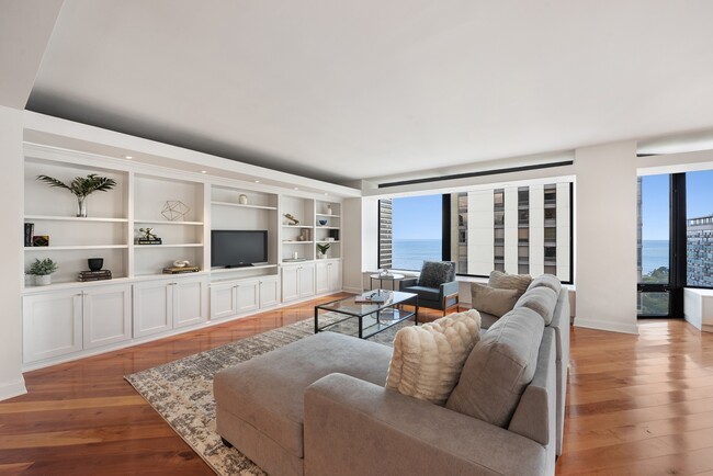 Building Photo - 50 E Bellevue Pl