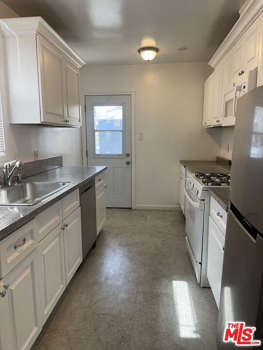 Foto del edificio - 6609 1/2 Brynhurst Ave