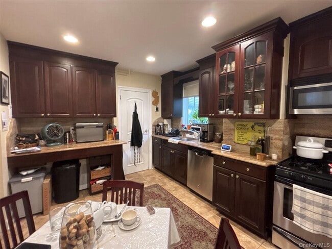 Foto del edificio - 30 Hicks Ln