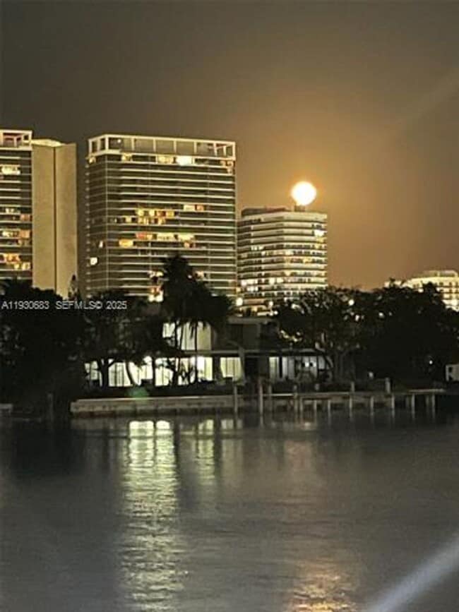 Foto del edificio - 10101 E Bay Harbor Dr