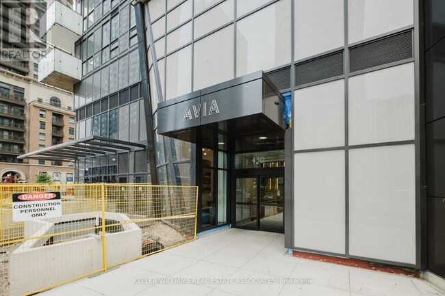 Building Photo - 430-3430 Square One Dr