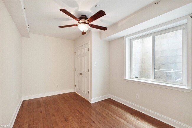 Foto del edificio - 4 br, 3 bath Duplex - 1424 WILLINGTON ST U...