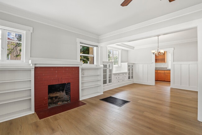 Sala de estar y comedor - 490 MacDonald St