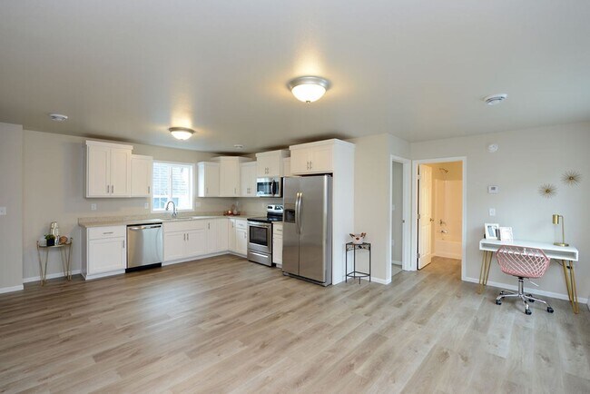 Building Photo - Modern 3-Bedroom Townhome with Attached Ga...