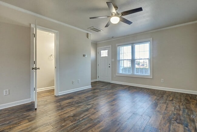 Building Photo - 202 Bridgewood Dr