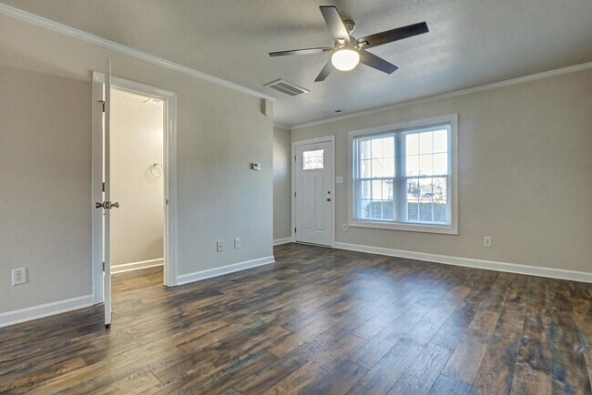 Foto del edificio - 202 Bridgewood Dr