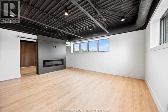 Photo du bâtiment - 3850 Dougall Ave