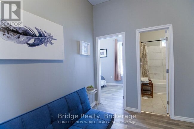 Building Photo - 2-144 ADELAIDE STREET N