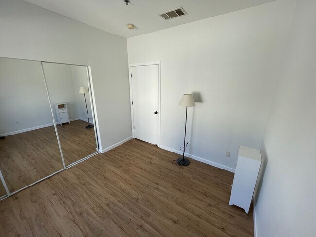 Building Photo - 1470 Thrush Ave