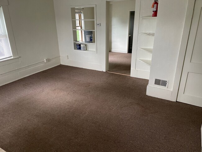 Sala de estar (comedor al fondo) - 23 Franklin Ave