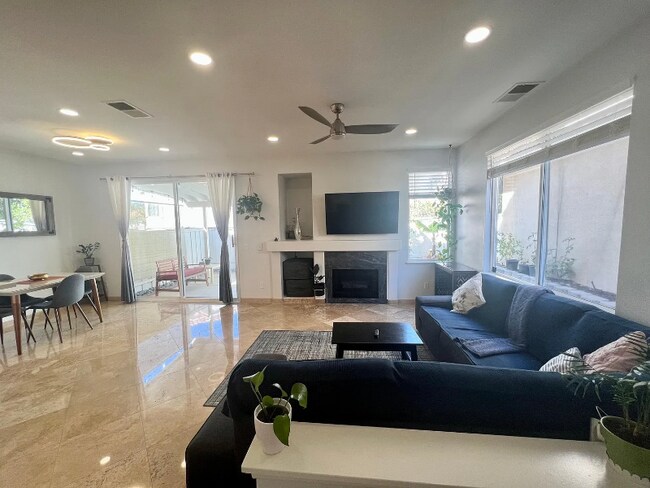 Foto del edificio - 11667 Compass Point Dr N