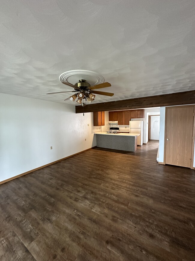 Building Photo - 1016 Lakeshore Dr