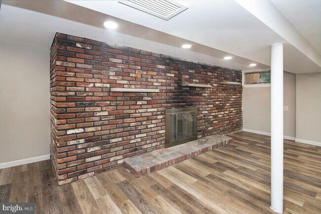 Building Photo - 42 Smith Terrace