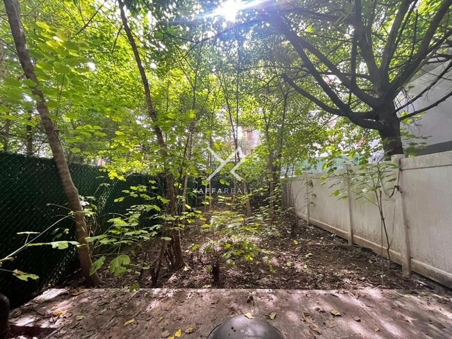 Building Photo - 812 Saint Johns Pl